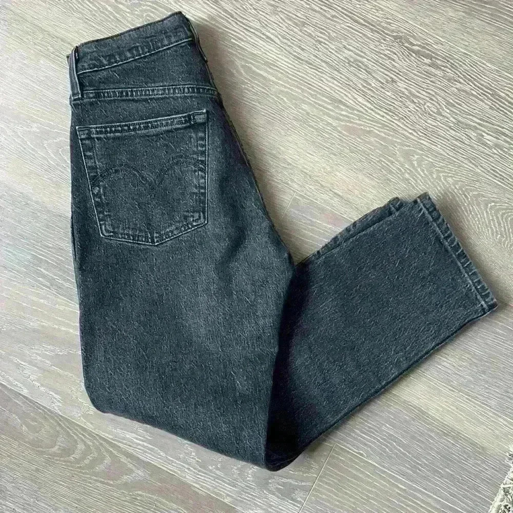 Levi’s 501 Original Cropped Women’s Jean - Picture 2 of 6